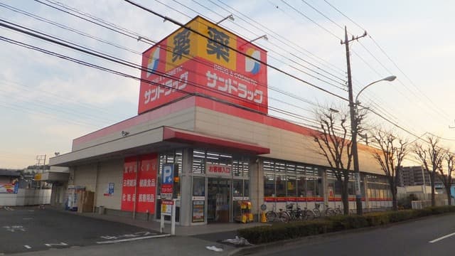 アドニスイースト