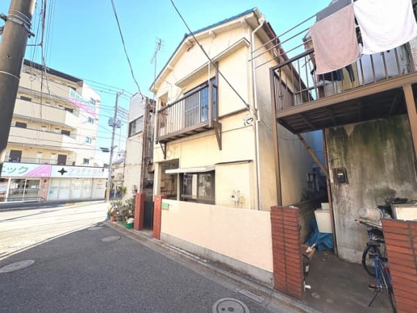 ﾓﾙﾀﾙ風ﾙｰﾊﾞｰのある古民家花畑