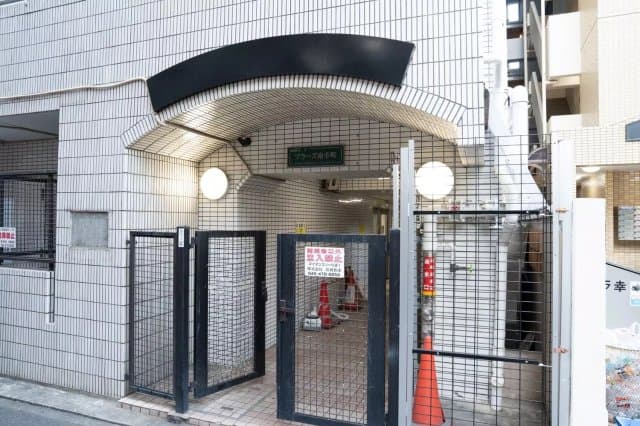 プラーズ南幸町 205