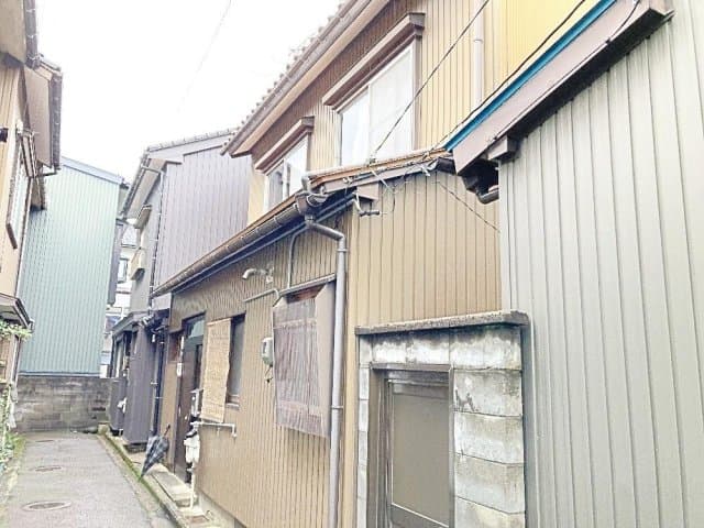 高岡市中川本町戸建