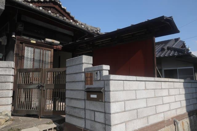 春の木洩れ日とエスプレッソ