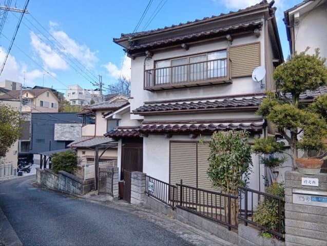 春の丘とキンモクセイ